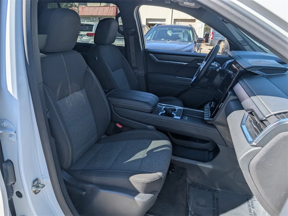2025 GMC Acadia - Image 20 of 21