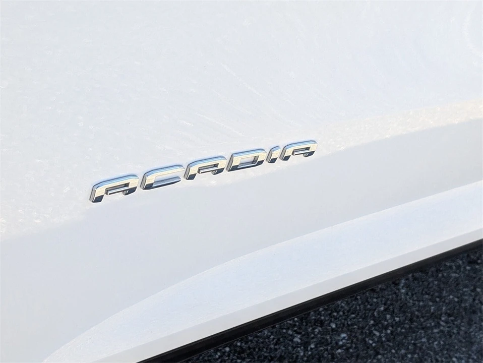 2025 GMC Acadia - Image 10 of 21
