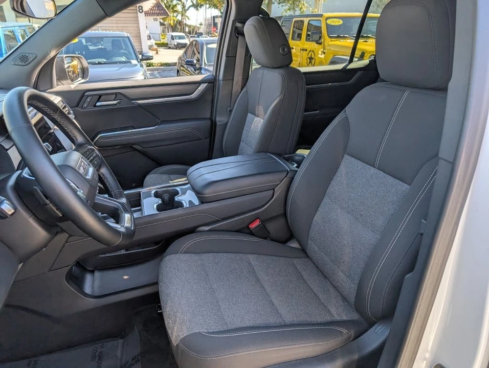 2025 GMC Acadia - Image 11 of 12