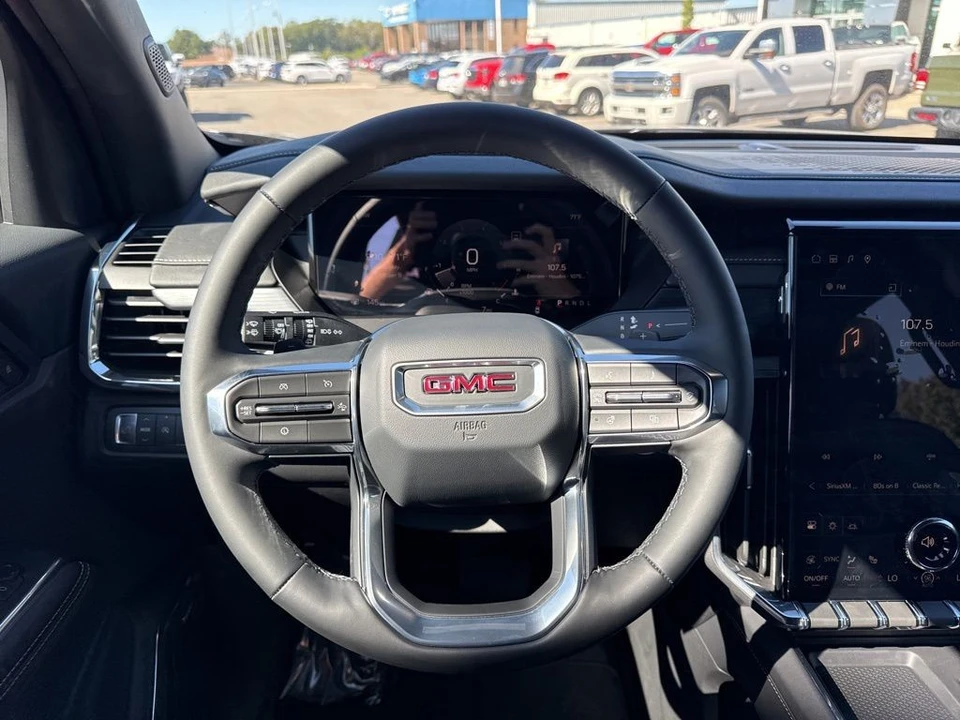 2025 GMC Acadia - Image 14 of 21