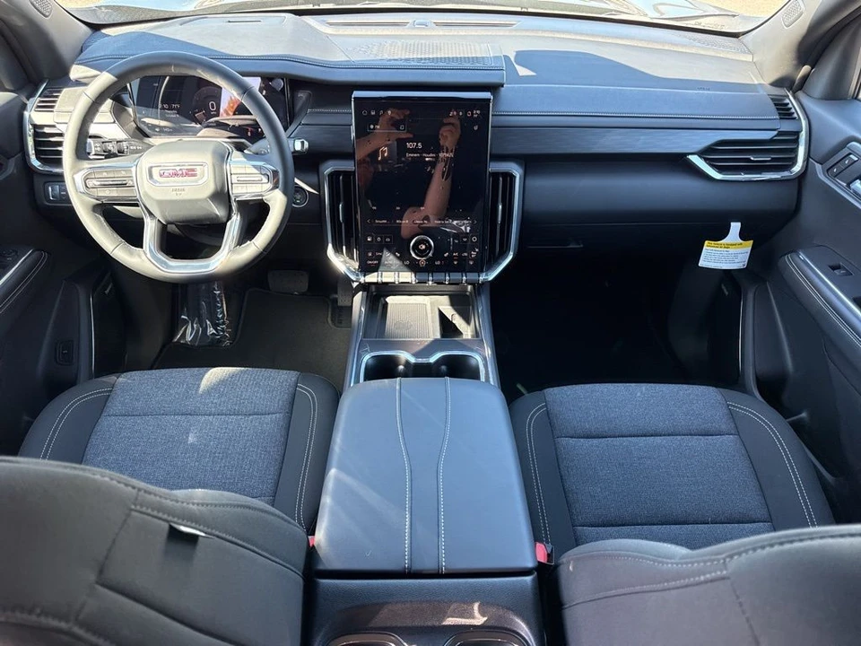 2025 GMC Acadia - Image 13 of 21