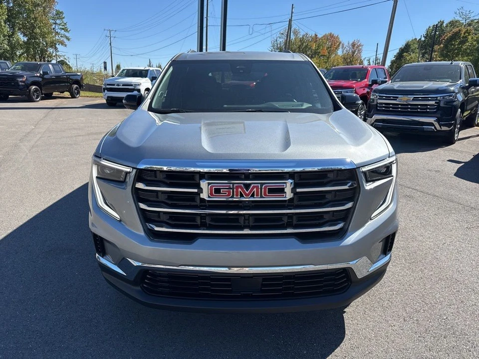 2025 GMC Acadia - Image 8 of 12