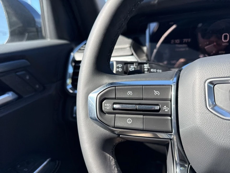 2025 GMC Acadia - Image 15 of 21