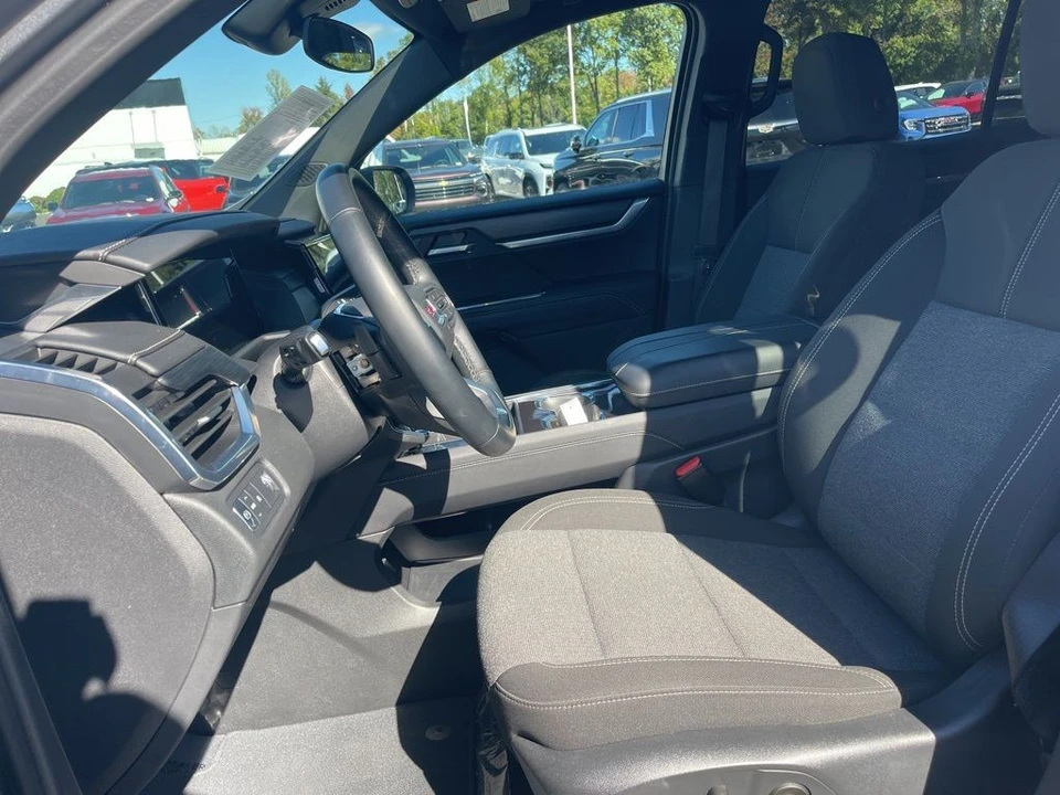 2025 GMC Acadia - Image 9 of 12