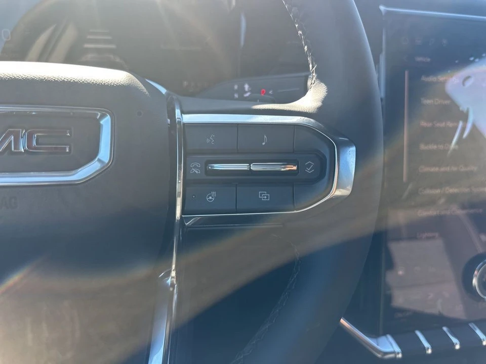 2025 GMC Acadia - Image 17 of 21