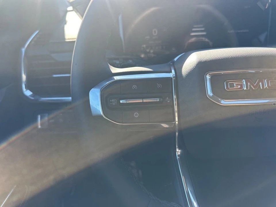 2025 GMC Acadia - Image 16 of 21