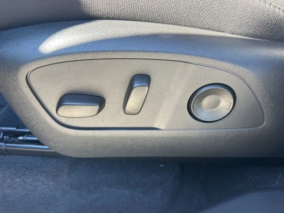 2025 GMC Acadia - Image 10 of 21
