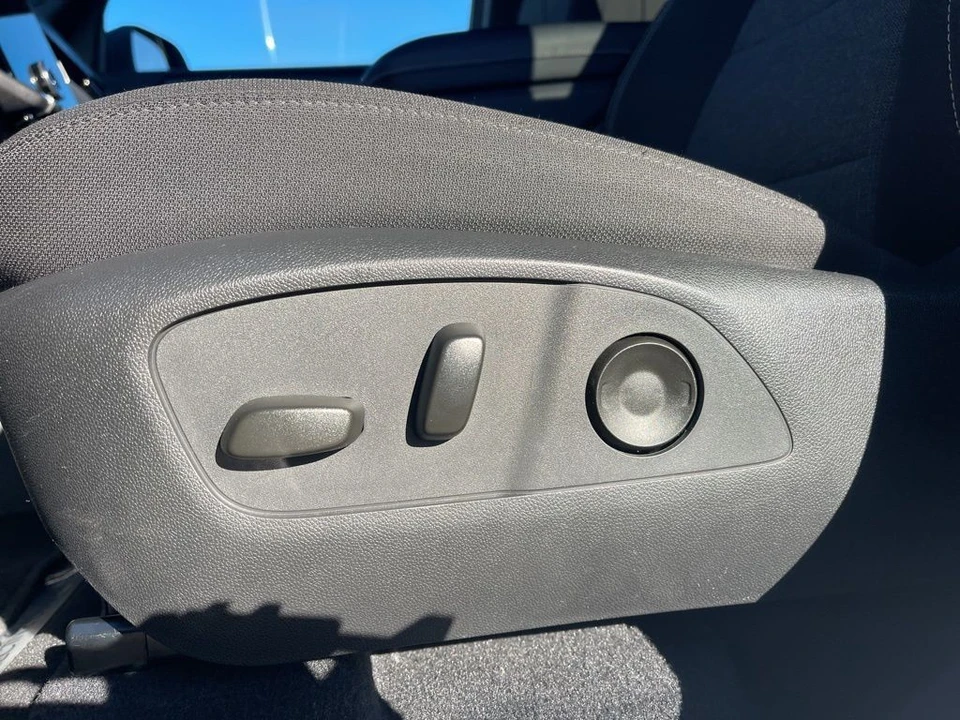 2025 GMC Acadia - Image 11 of 21