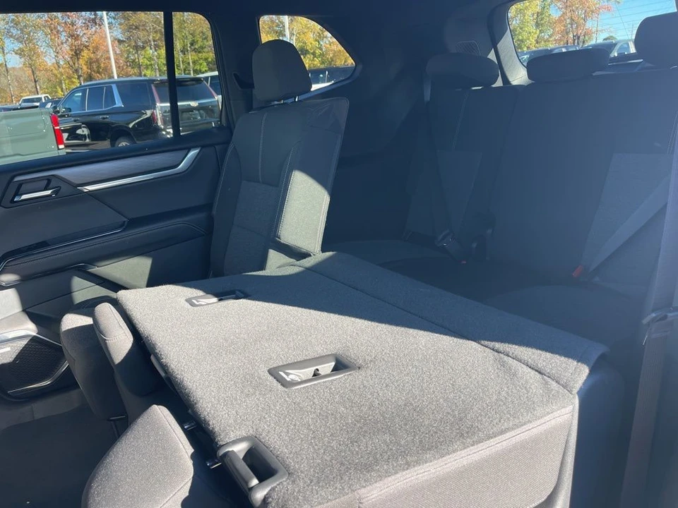 2025 GMC Acadia - Image 13 of 21
