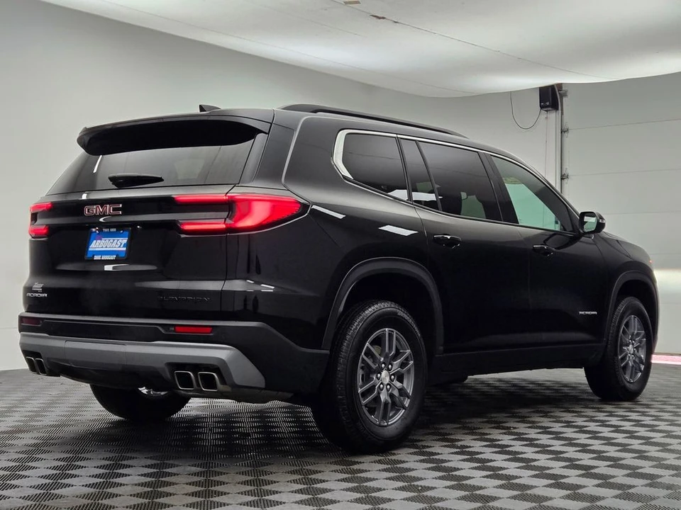 2025 GMC Acadia - Image 10 of 12