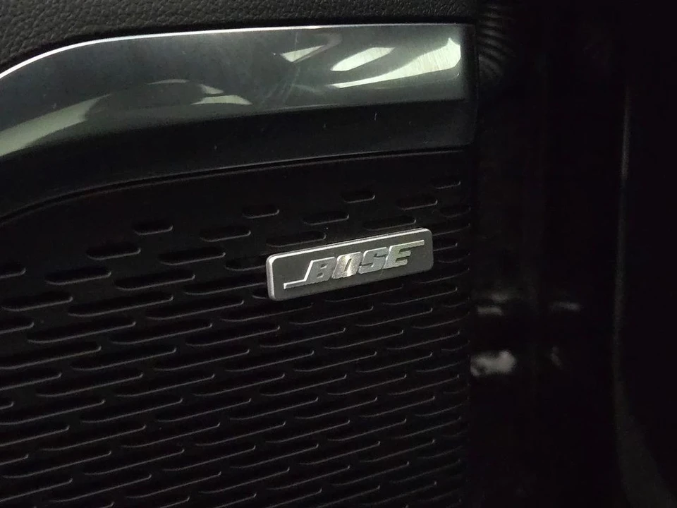 2025 GMC Acadia - Image 8 of 12