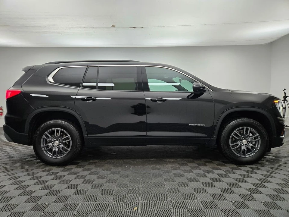 2025 GMC Acadia - Image 9 of 12