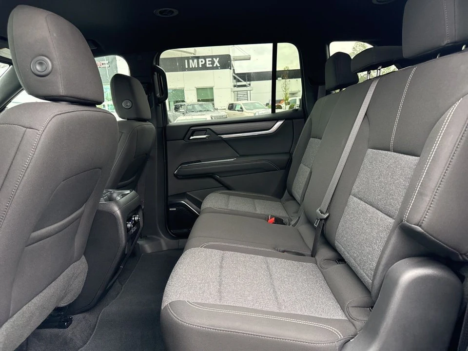 2025 GMC Acadia - Image 11 of 21