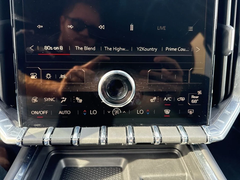 2025 GMC Acadia - Image 18 of 21