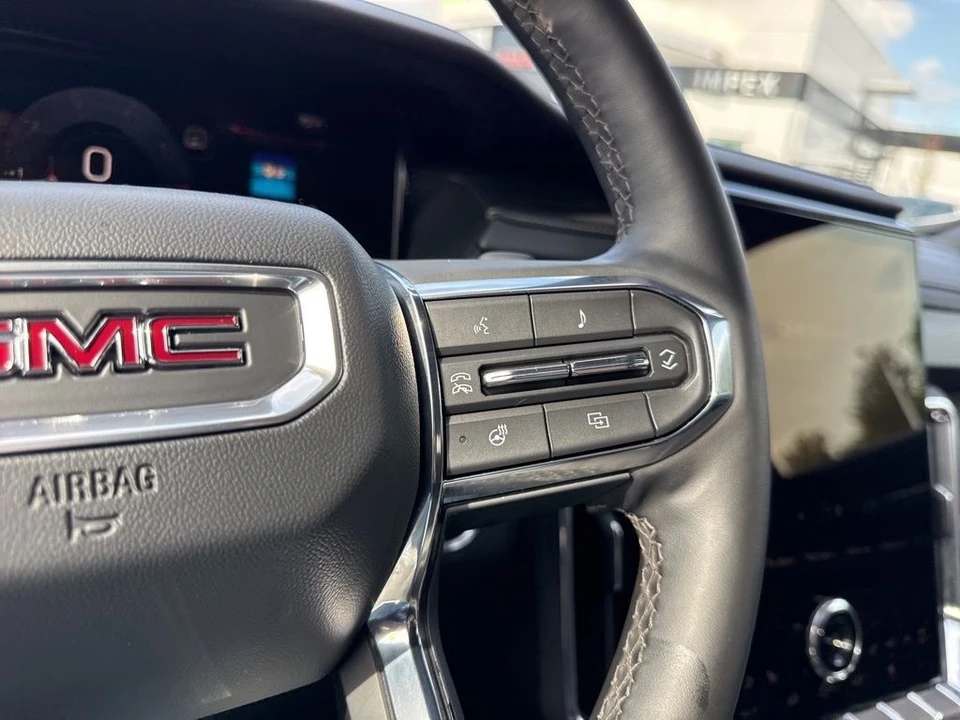 2025 GMC Acadia - Image 16 of 21
