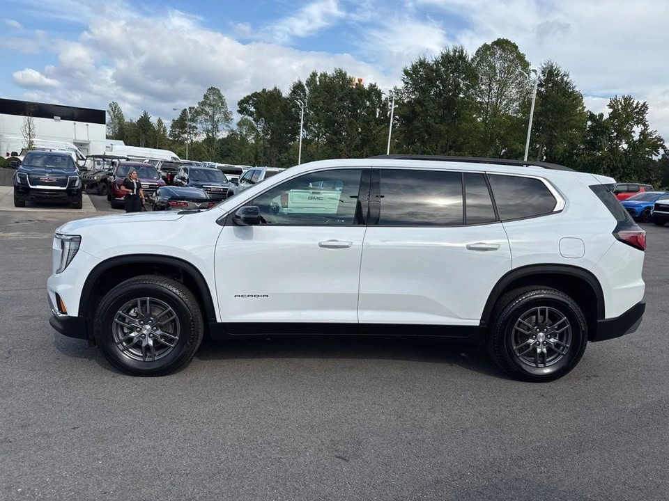 2025 GMC Acadia - Image 2 of 21