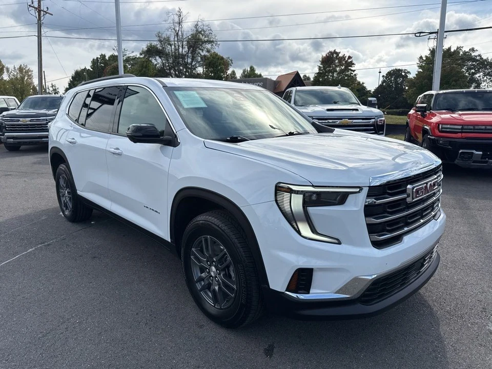 2025 GMC Acadia - Image 7 of 12