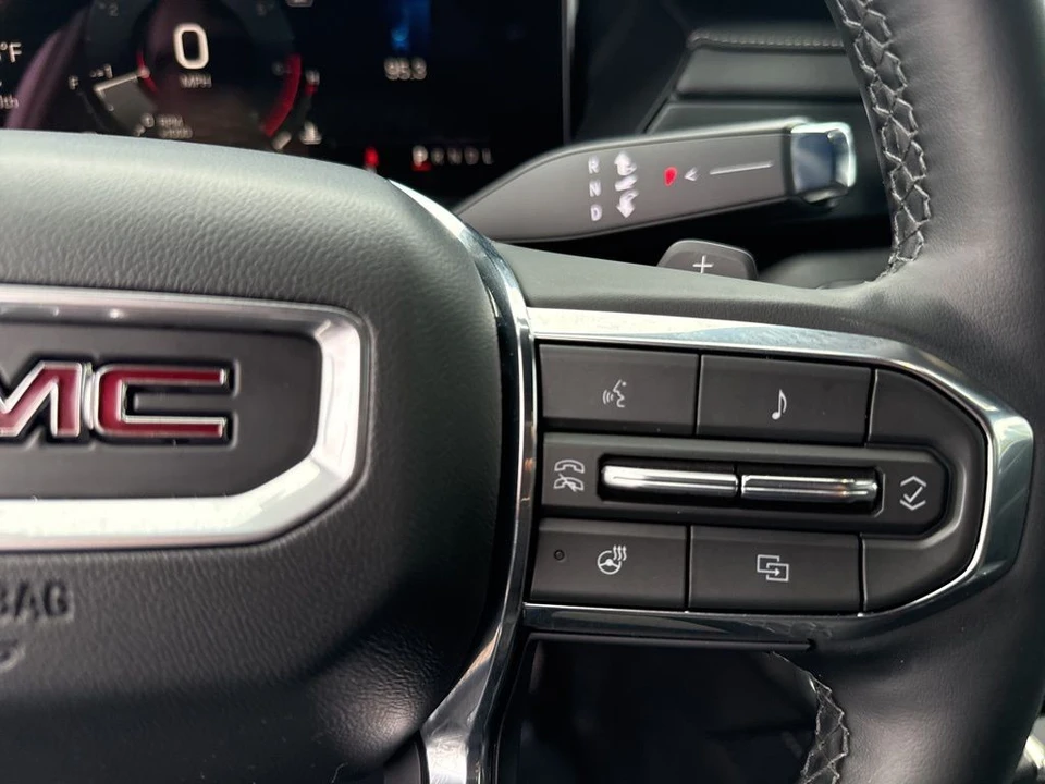 2025 GMC Acadia - Image 17 of 21