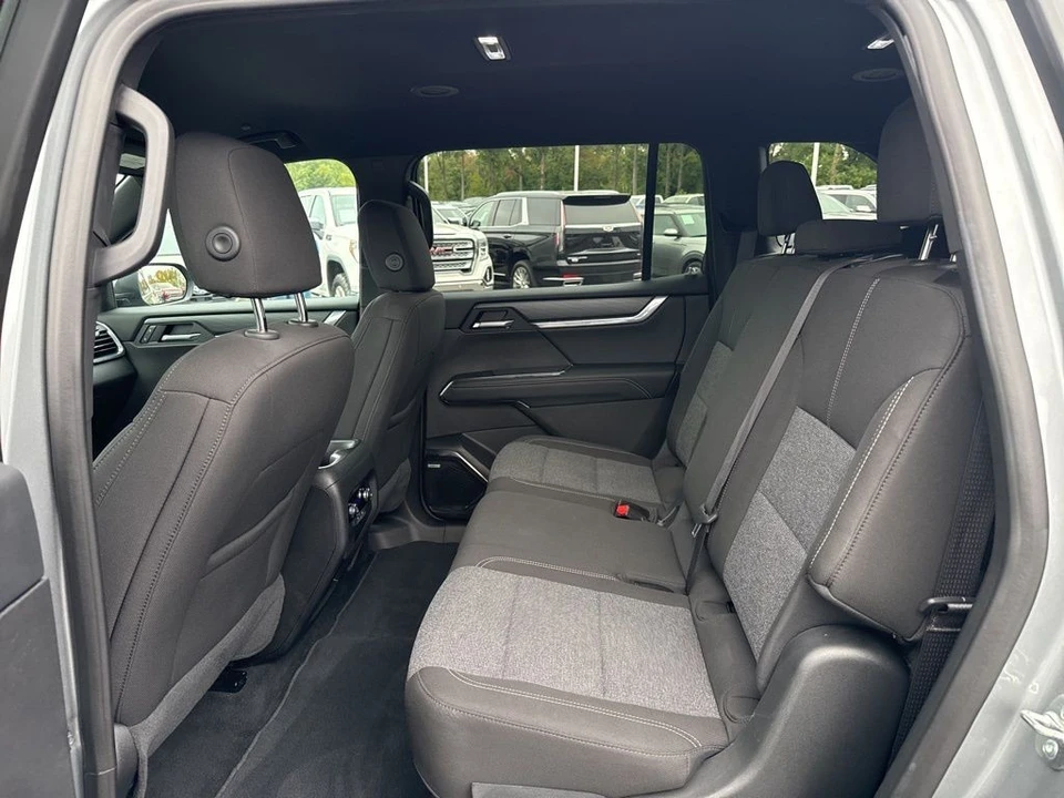 2025 GMC Acadia - Image 12 of 21