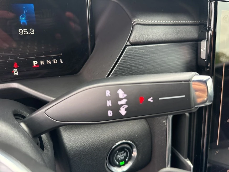2025 GMC Acadia - Image 18 of 21