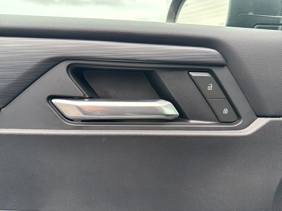 2025 GMC Acadia - Image 11 of 21