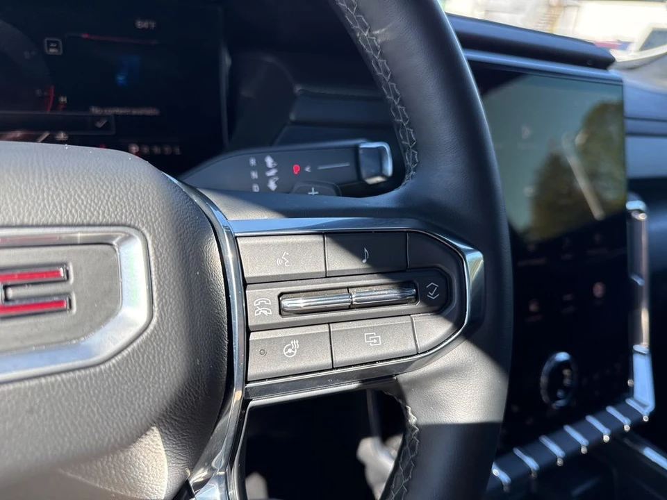 2025 GMC Acadia - Image 16 of 21