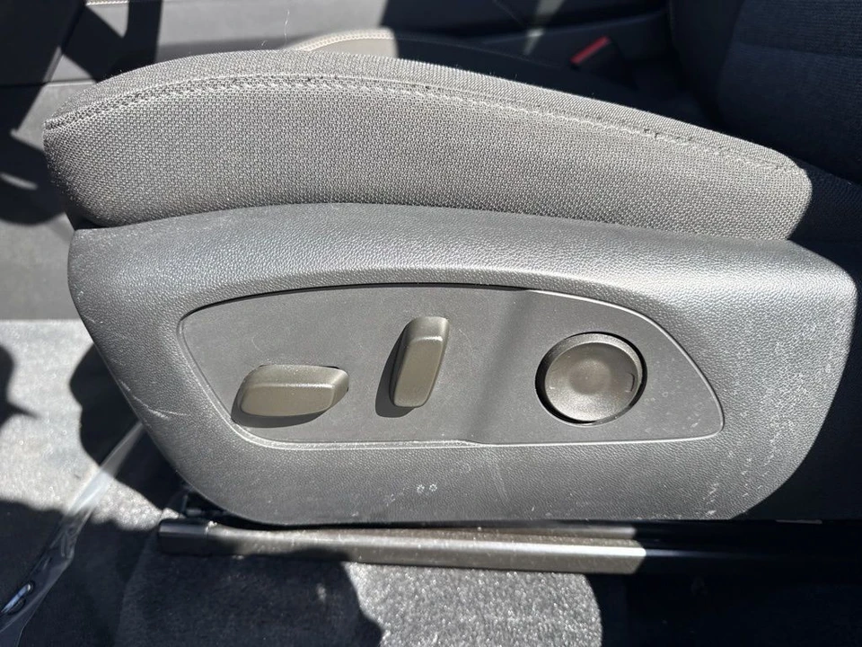 2025 GMC Acadia - Image 10 of 12