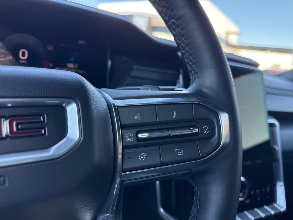 2025 GMC Acadia - Image 16 of 21