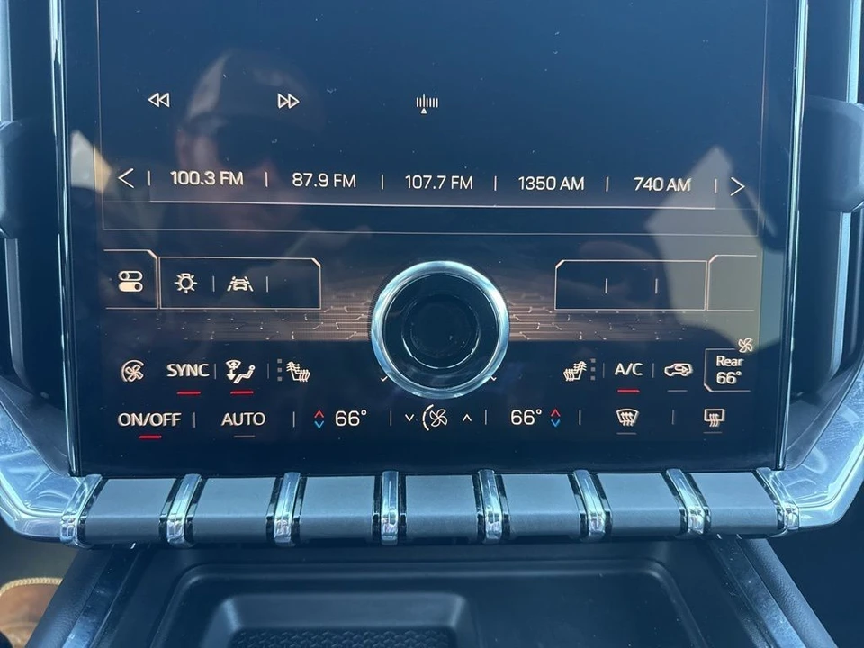 2025 GMC Acadia - Image 19 of 21
