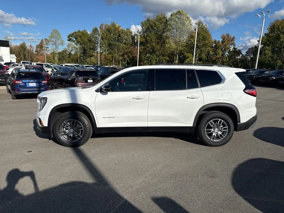 2025 GMC Acadia - Image 2 of 21