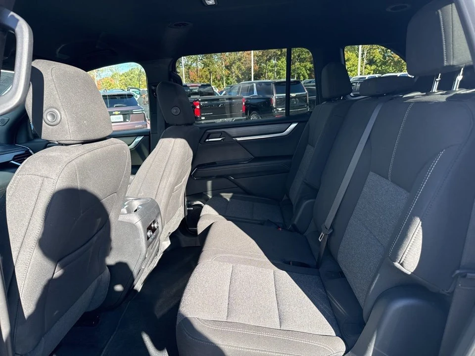 2025 GMC Acadia - Image 12 of 21
