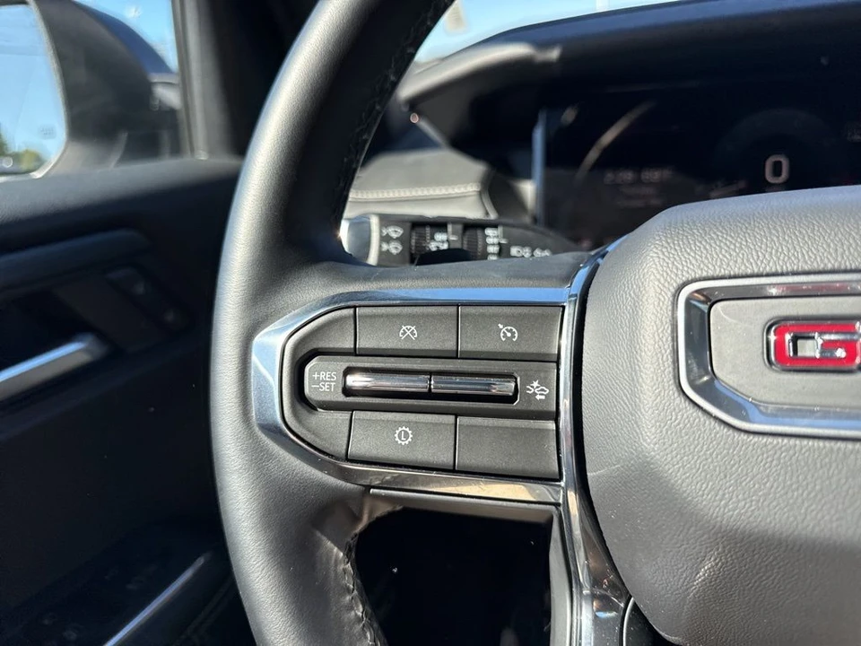 2025 GMC Acadia - Image 15 of 21