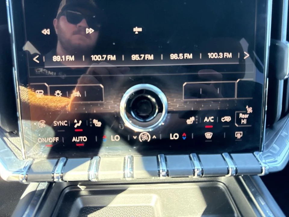 2025 GMC Acadia - Image 19 of 21