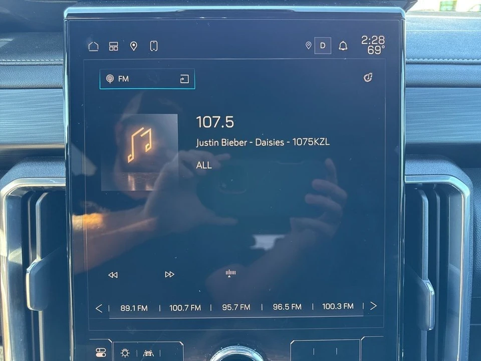 2025 GMC Acadia - Image 18 of 21