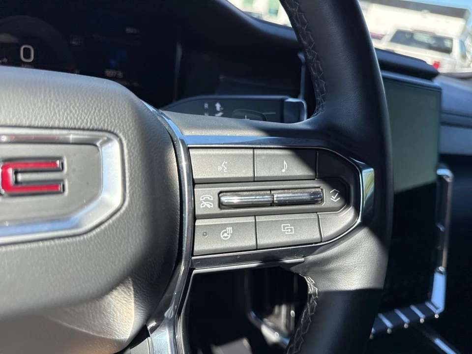 2025 GMC Acadia - Image 16 of 21