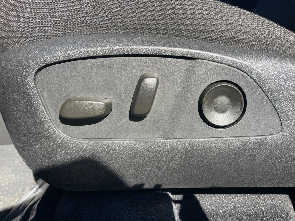 2025 GMC Acadia - Image 10 of 21