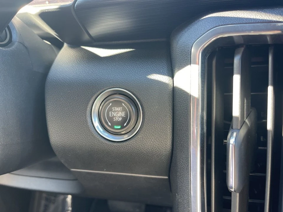 2025 GMC Acadia - Image 19 of 21