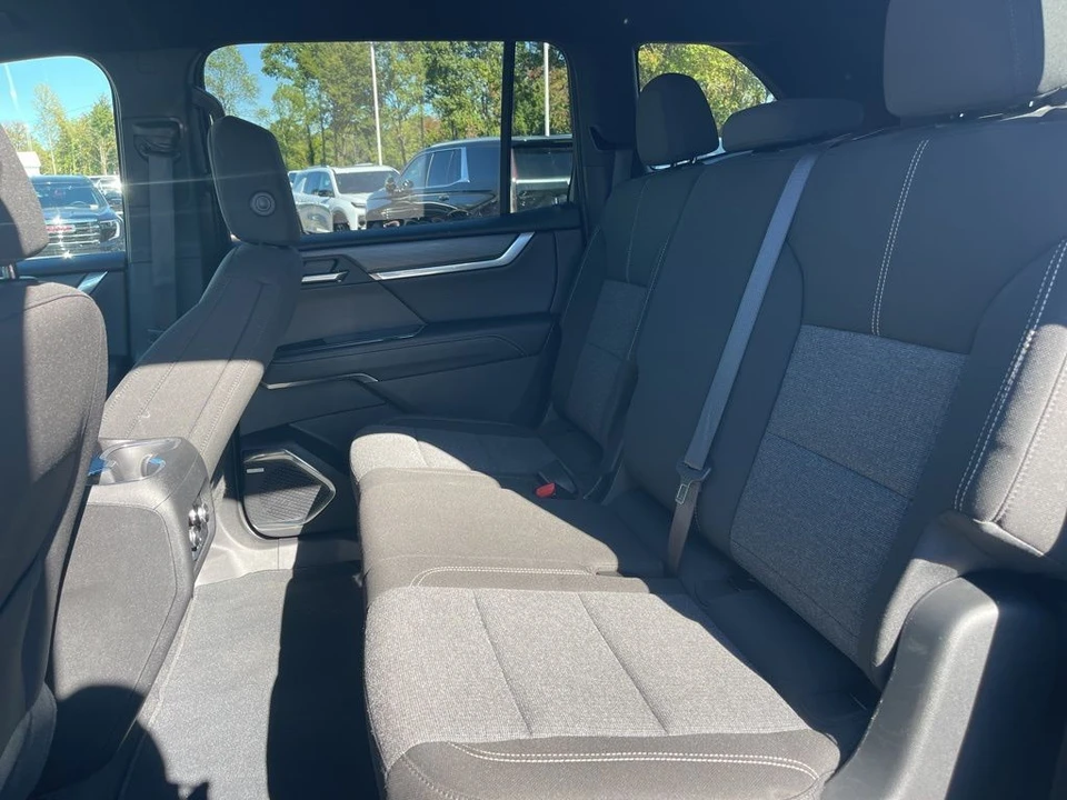 2025 GMC Acadia - Image 11 of 21