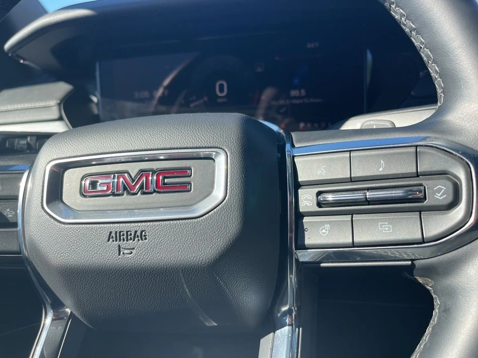 2025 GMC Acadia - Image 17 of 21