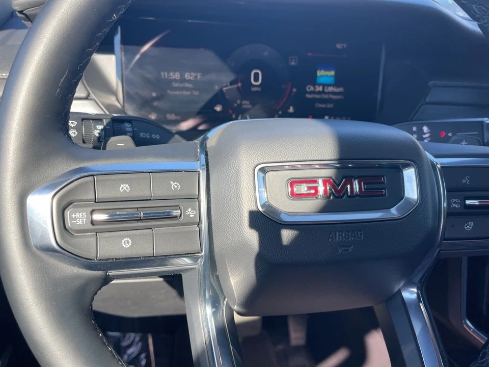 2025 GMC Acadia - Image 15 of 21