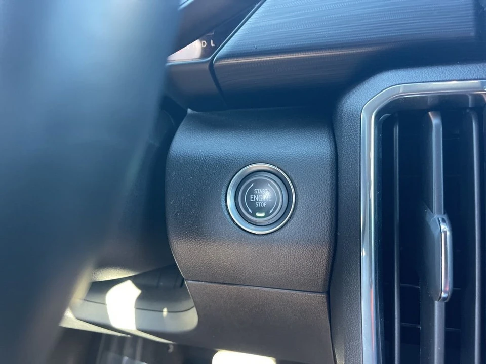 2025 GMC Acadia - Image 18 of 21