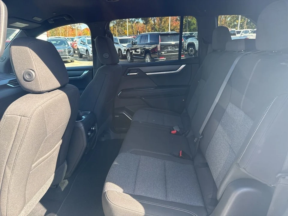 2025 GMC Acadia - Image 12 of 21