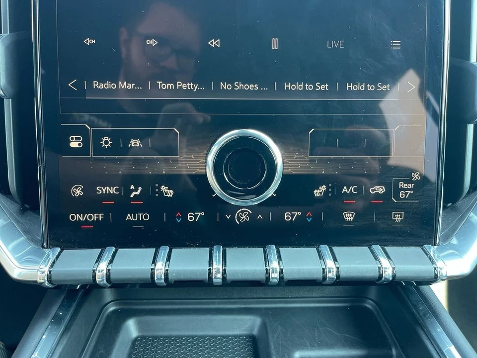 2025 GMC Acadia - Image 19 of 21
