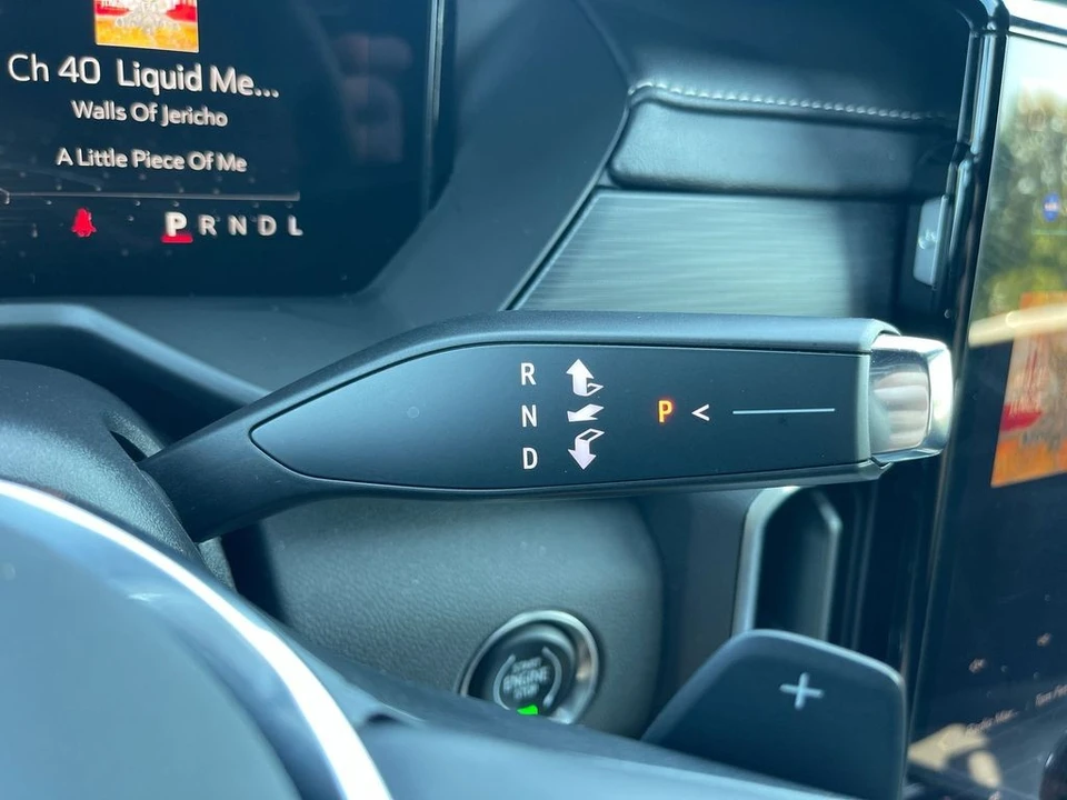 2025 GMC Acadia - Image 17 of 21