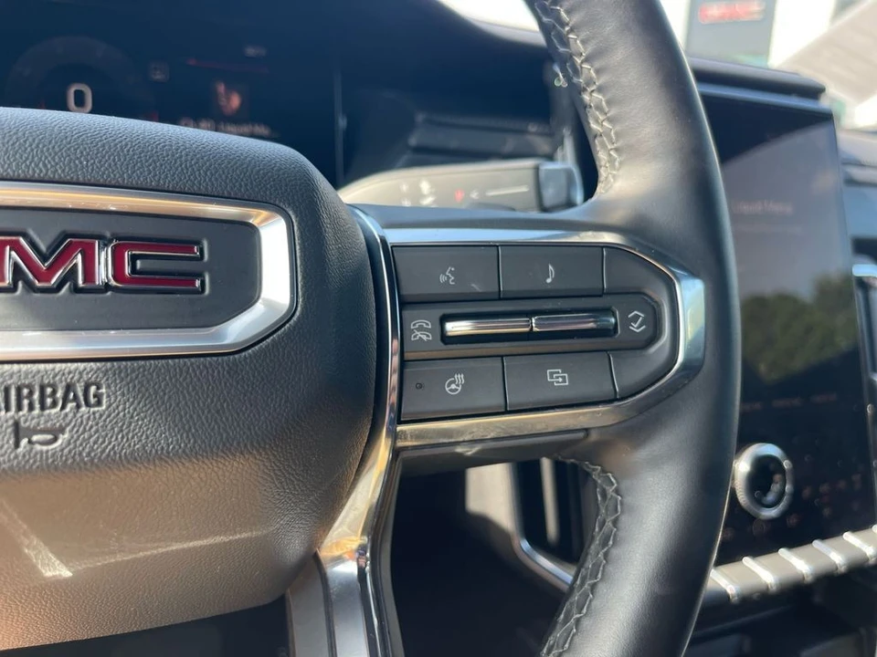 2025 GMC Acadia - Image 16 of 21