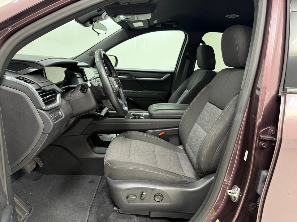 2025 GMC Acadia - Image 17 of 21