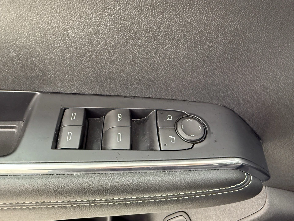 2025 GMC Acadia - Image 14 of 21
