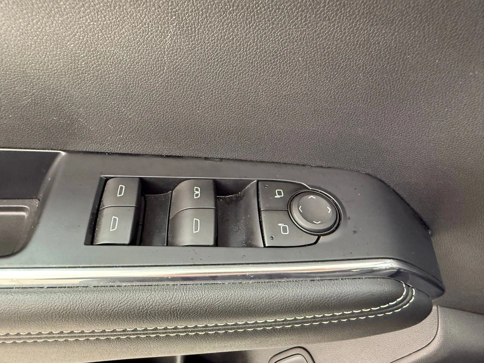 2025 GMC Acadia - Image 14 of 21