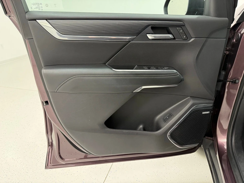 2025 GMC Acadia - Image 13 of 21