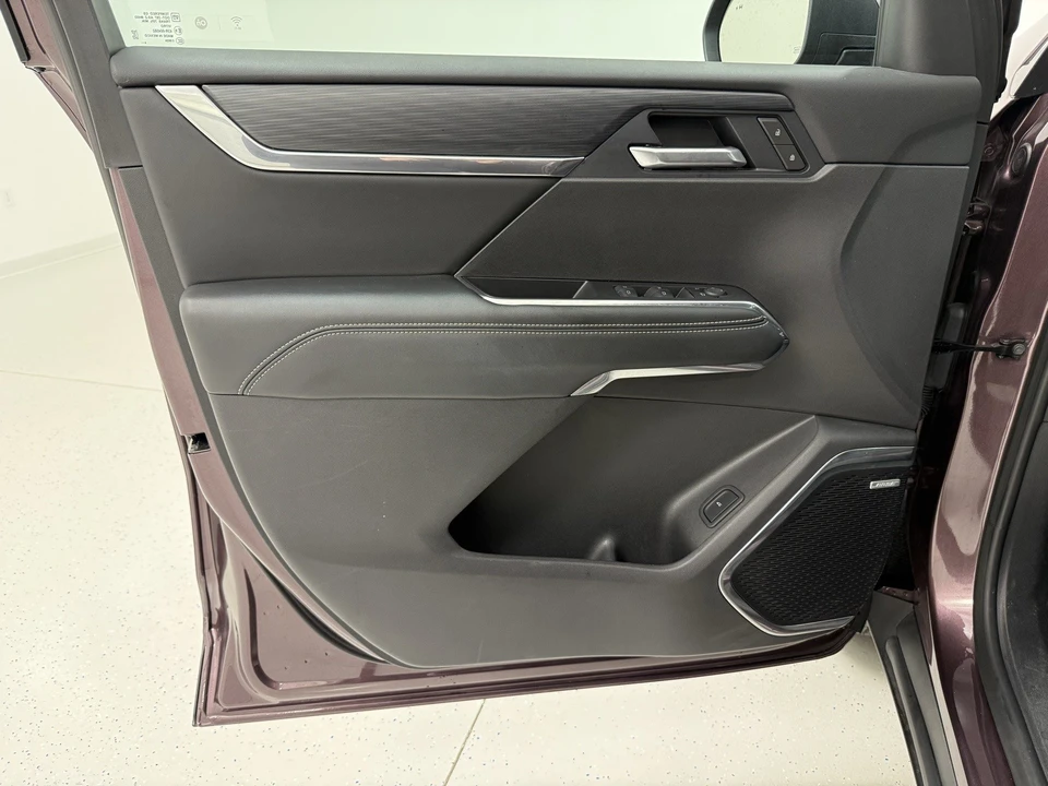 2025 GMC Acadia - Image 13 of 21
